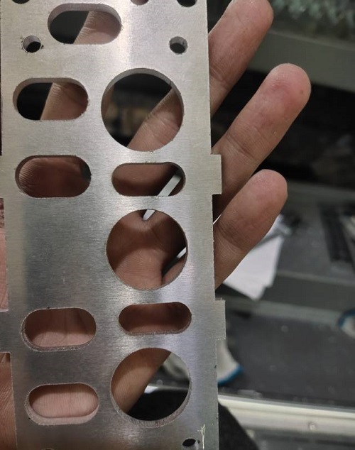 3000W激光切割機用空氣切割4mm厚鋁板工藝參數